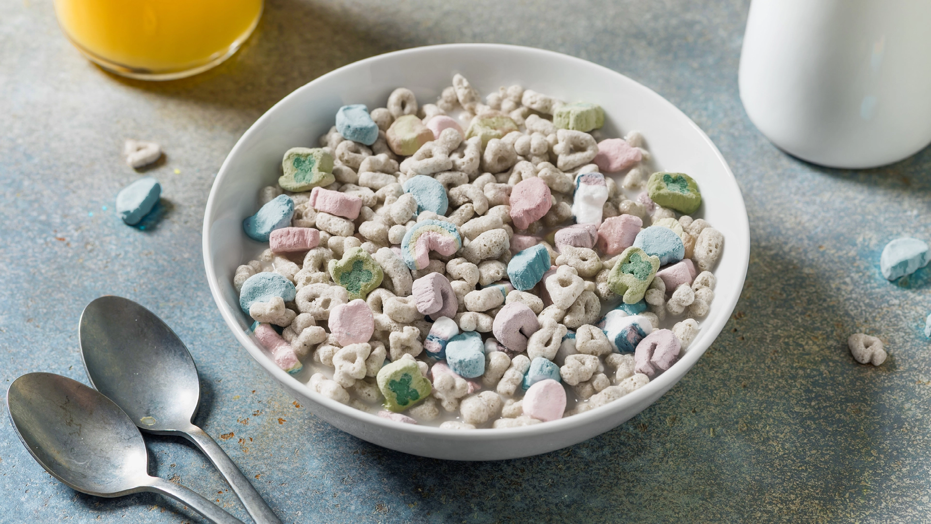 A bowl of cereal with colorless marshmallows, reflecting the shift under RFK Jr. away from synthetic dyes toward natural alternatives.